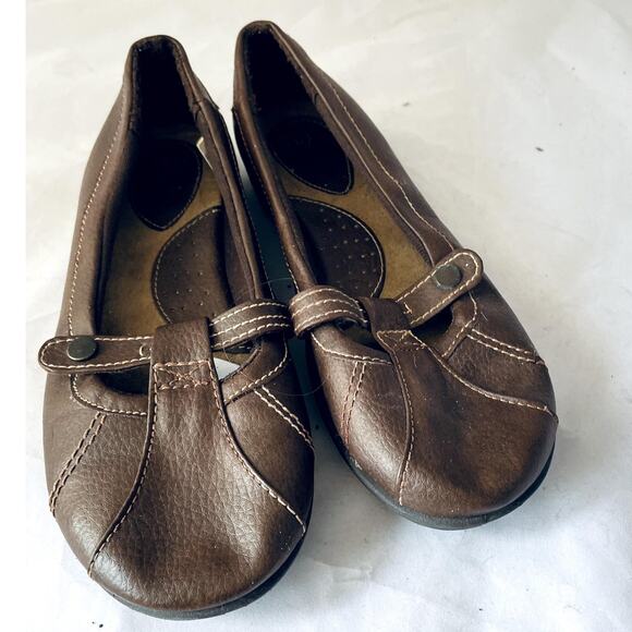 Women's size 8 Brown Loafers faux leather comfort - Picture 1 of 7